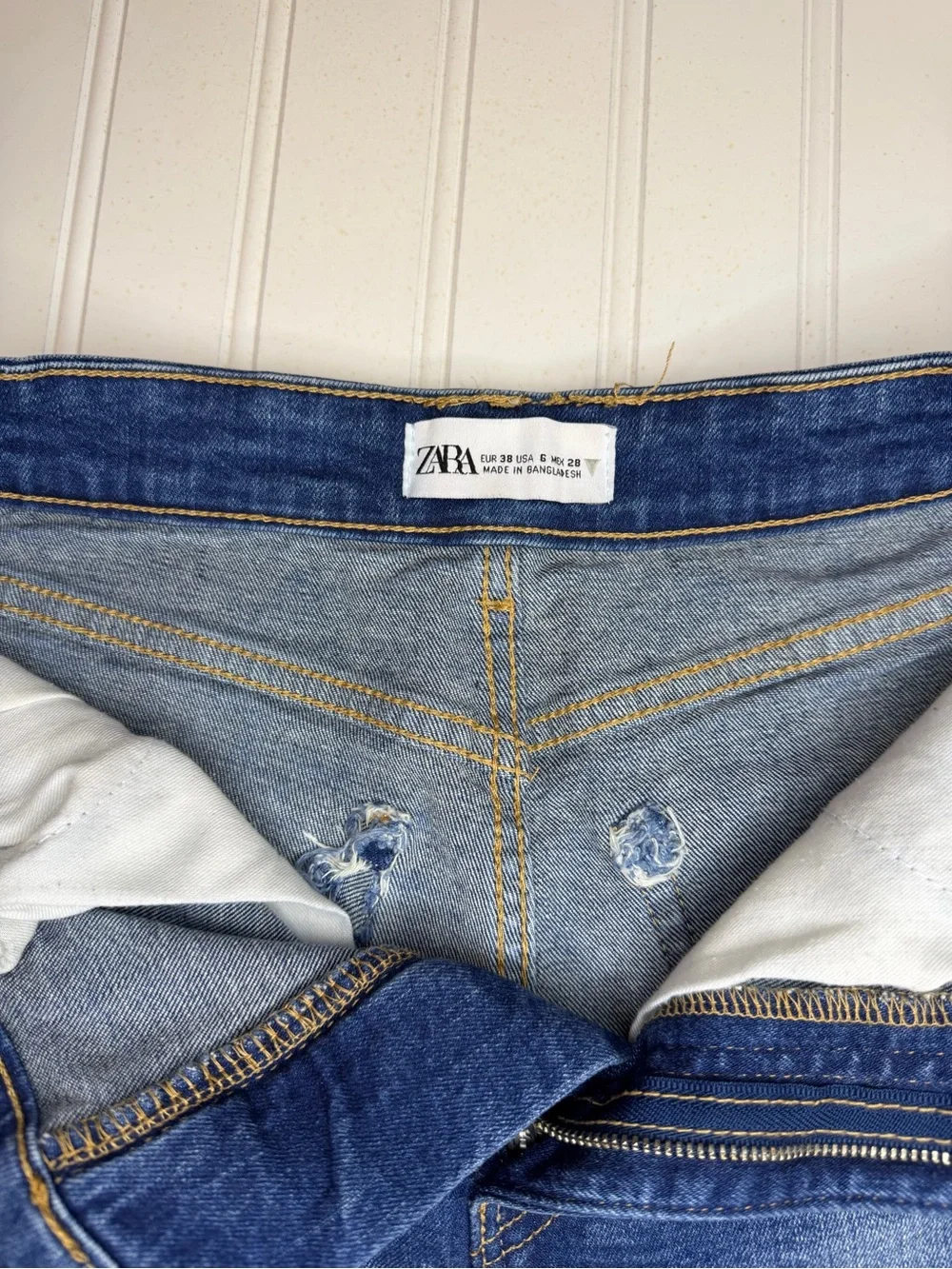 Zara High Rise Denim Jean Shorts size 6 Raw Hem Distressed